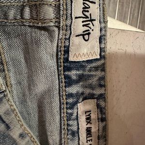 Only wore a few times. Light distress.